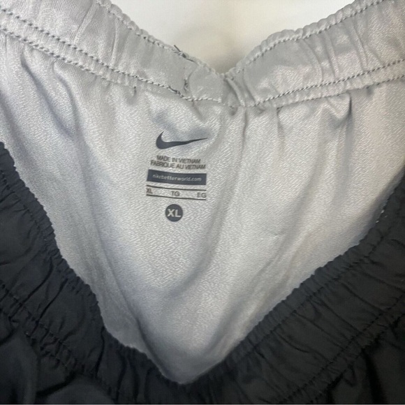 NIKE Black / Red Dri-FIT Running Shorts XL - Picture 4 of 5